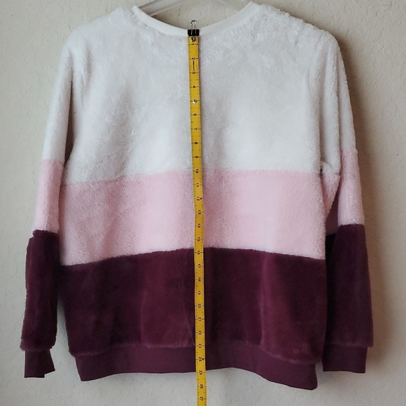 XXL Colorblock Fuzzy Sweater No Boundaries - Picture 4 of 5